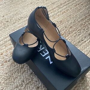 Naturalizer Carah Lace-Up Flats
